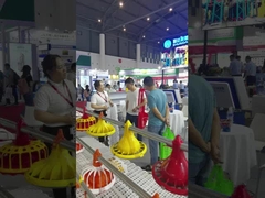 Dispositif d'alimentation automatique de volaille avec matière plastique de quantité d'alimentation 1-99g